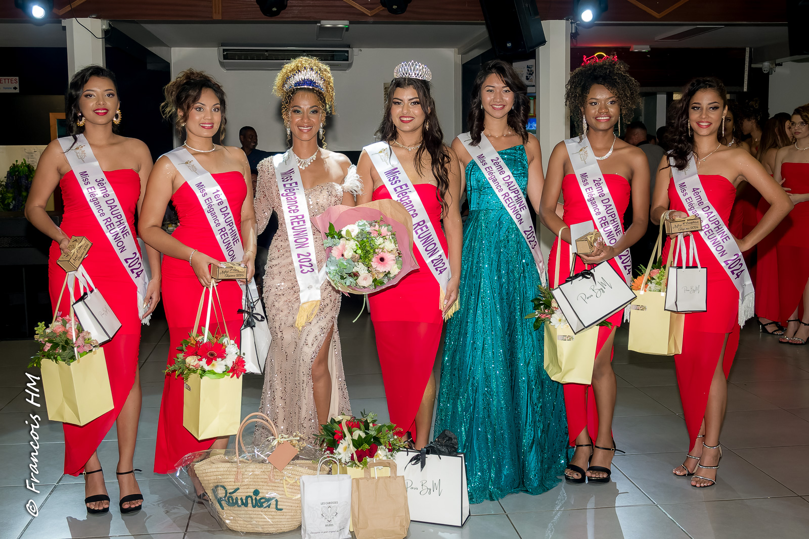 Les lauréates avec Mélissa Diory, Miss Elégance Réunion 2023, et sa 2ème dauphine Laurine