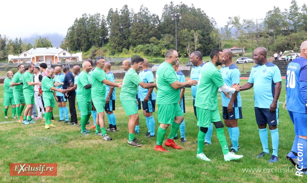 Echanges de poignées de mains, avant de commencer le match : le fair-play au rendez-vous