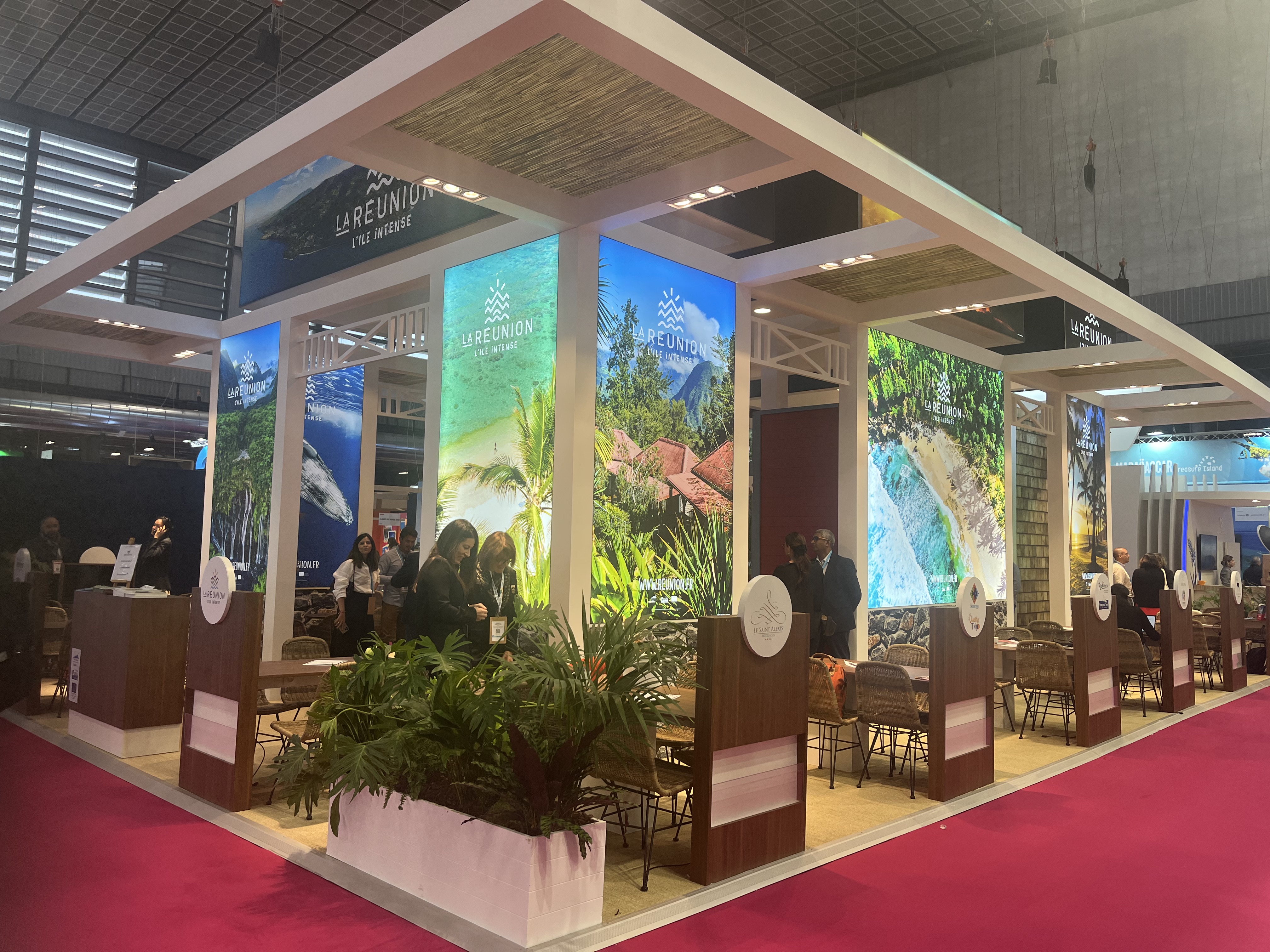 Le très beau stand de La Réunion à Top Résa (photo AP)