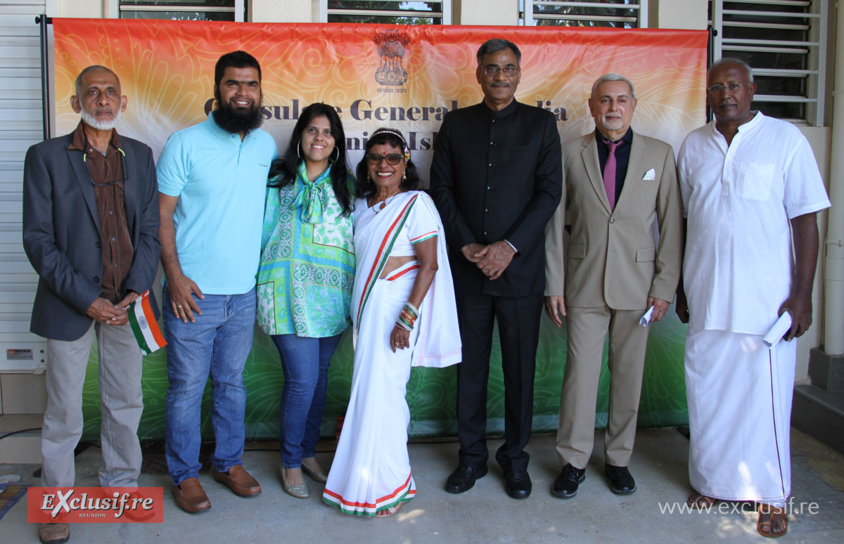 Bhupendra Singh, Consul général de l'Inde (en noir) avec quelques personnalités présentes