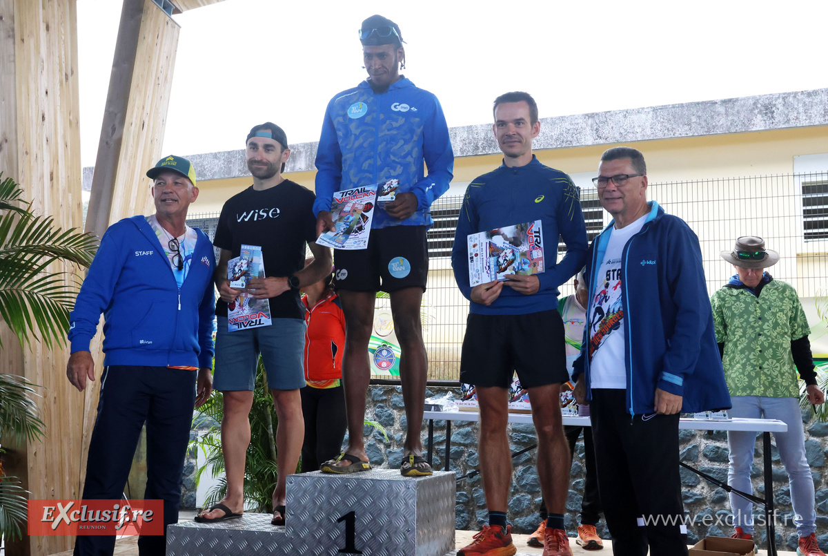 Les félicitations du premier magistrat des Avirons et de l'adjoint au sport, Alphonse Hoareau