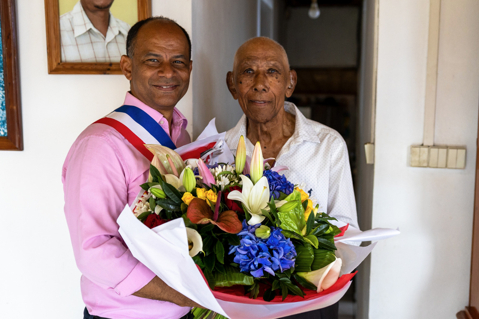 Emmanuel Séraphin, maire de Saint-Paul, et Mr Natio, 103 ans