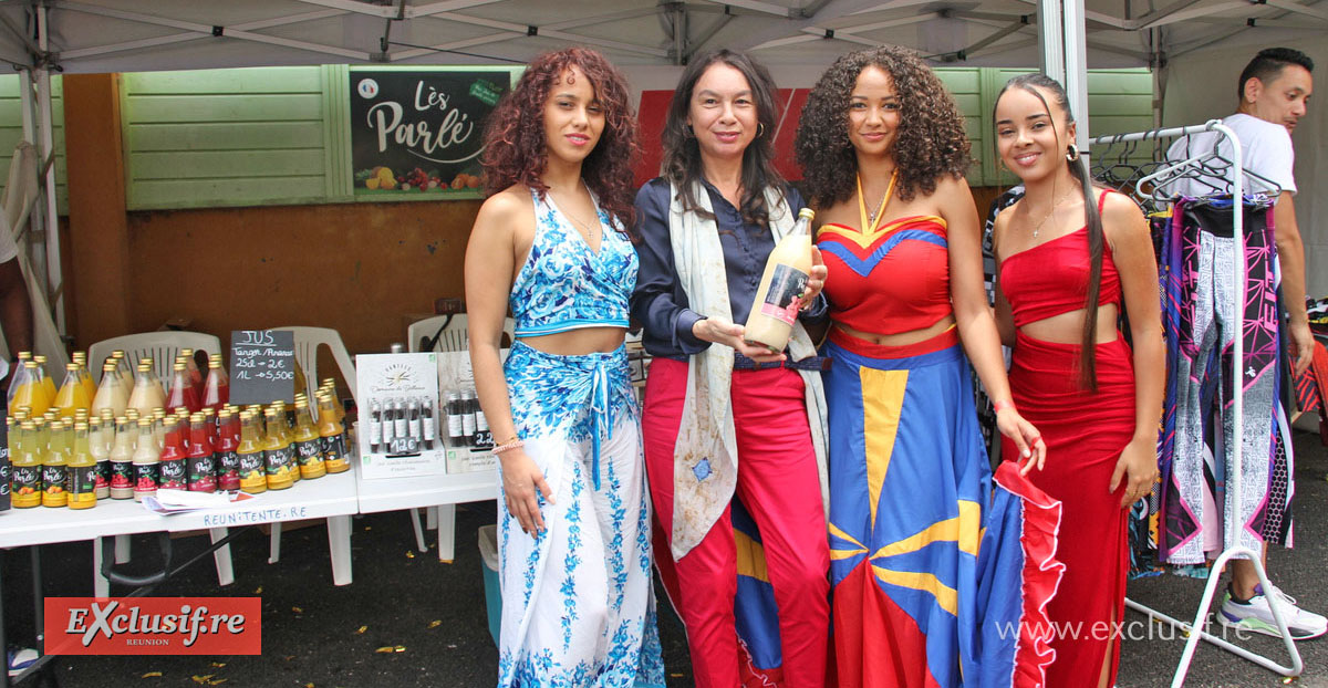 Sidoleine Papaya, maire de Salazie, avec les artistes Clara Roland, Marion PTsy, et Camille Waro