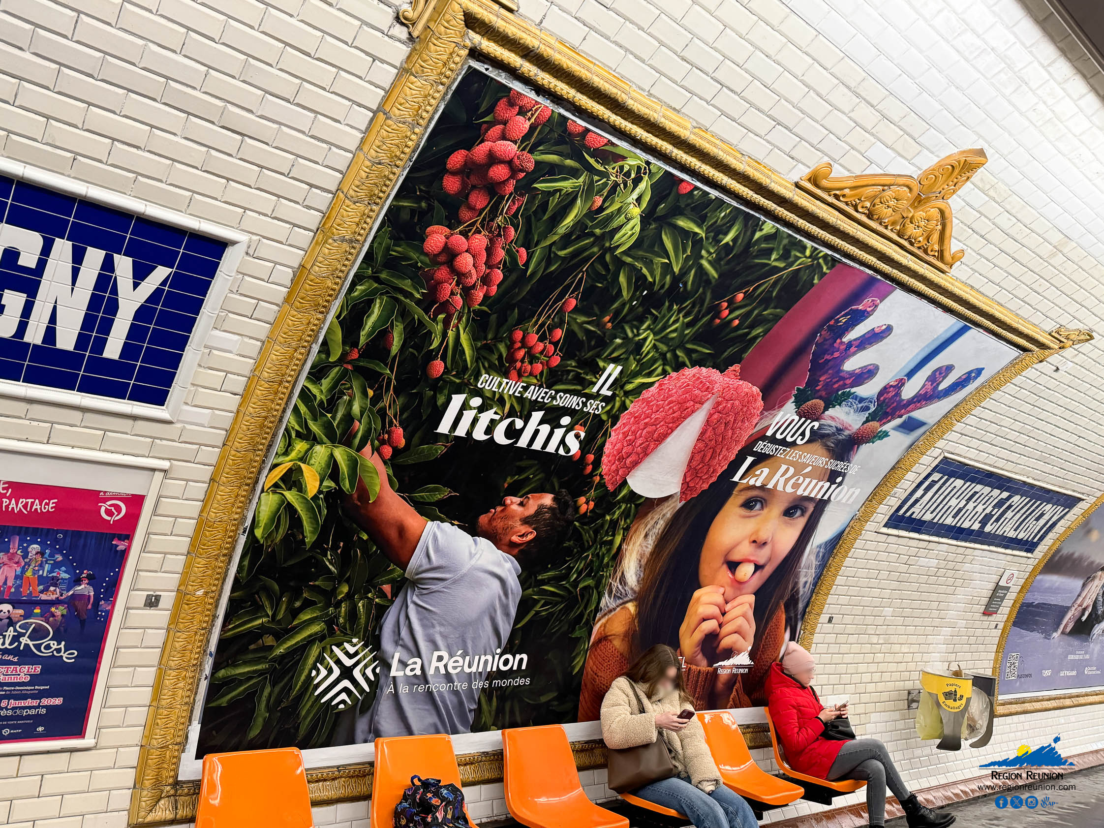 "Litchis" et ananas Victoria de La Réunion affichés dans le métro parisien