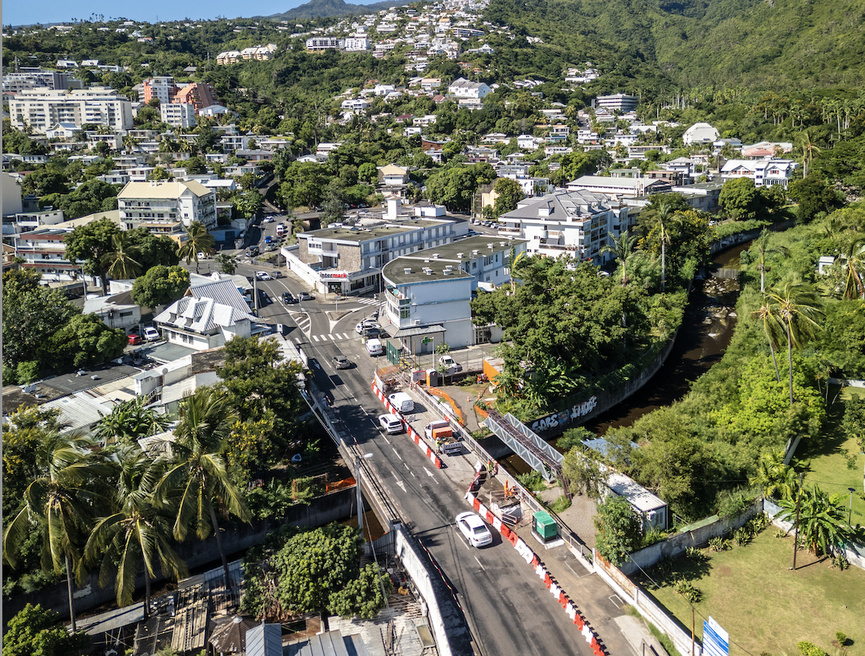 Le pont vu du ciel au moment du début des travaux (photo mairie de Saint-Denis)