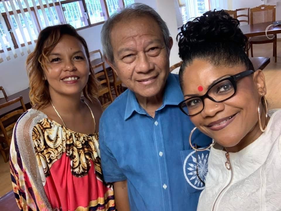 Philippe Lo King Fung avec Laurence Grammont et Marie-Pierre Lafosse-Rivière, de l'UNEC Réunion