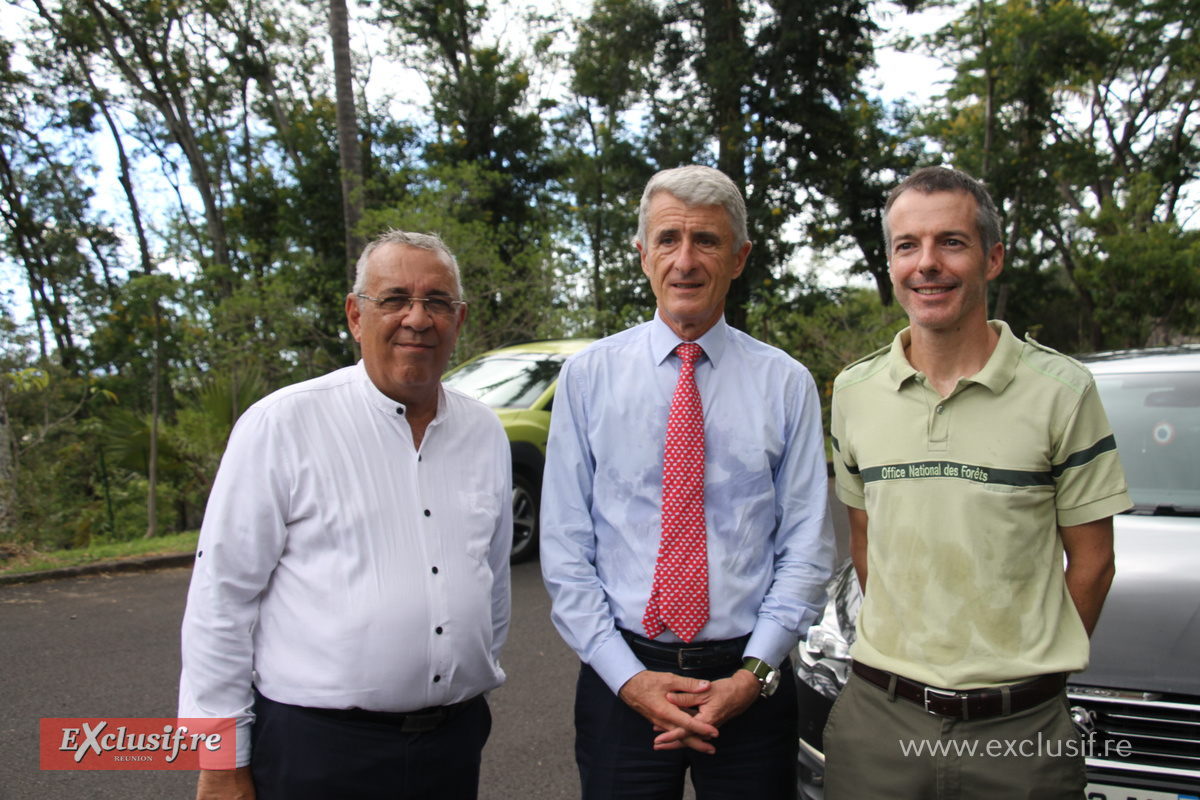 Gilles Hubert, vice-président du Département, Patrice Latron, Préfet de La Réunion, et Benoît Loussier, directeur régional de l'ONF