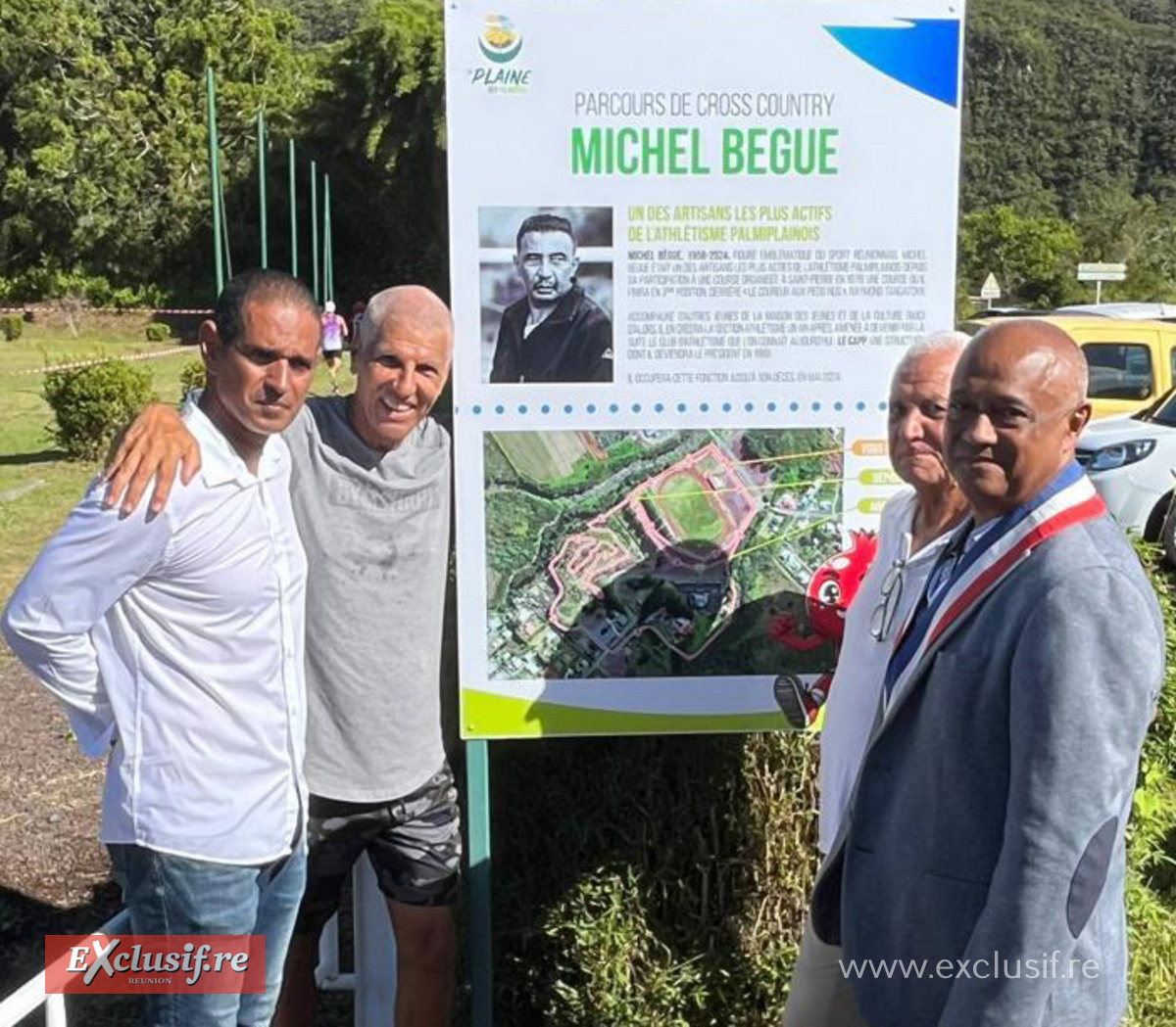 Les officiels ont inauguré le Parcours de Cross-country Michel Bègue&nbsp;: Johnny Payet, maire de la Plaine des Palmistes, son adjoint aux sports Jean-Claude Damour, Jean-Claude et Jean-Louis Prianon, de la Ligue Réunionnaise d'Athlétisme