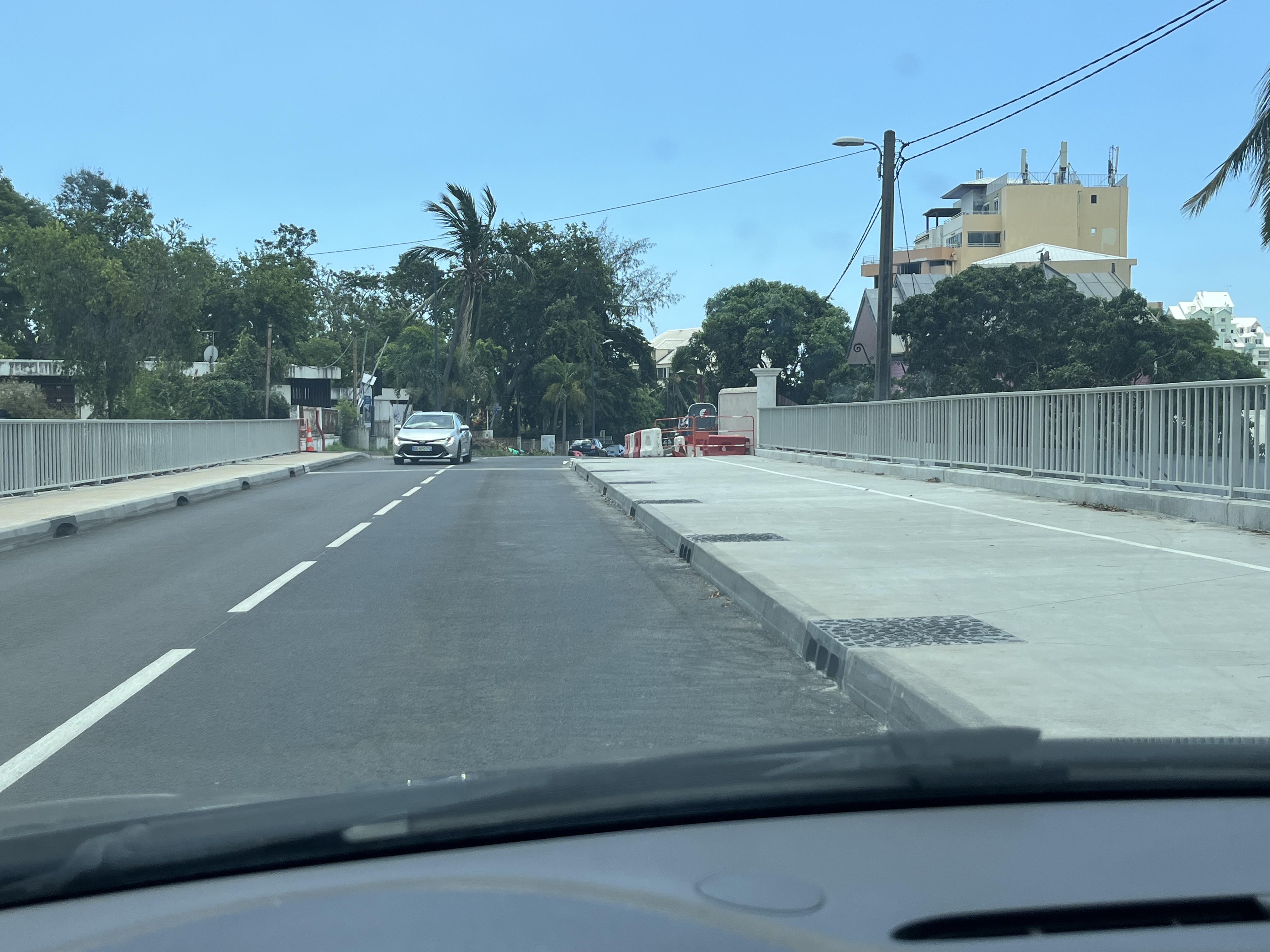 Dexu voies de ciruclation et une piste cyclable (non enore aménagé)